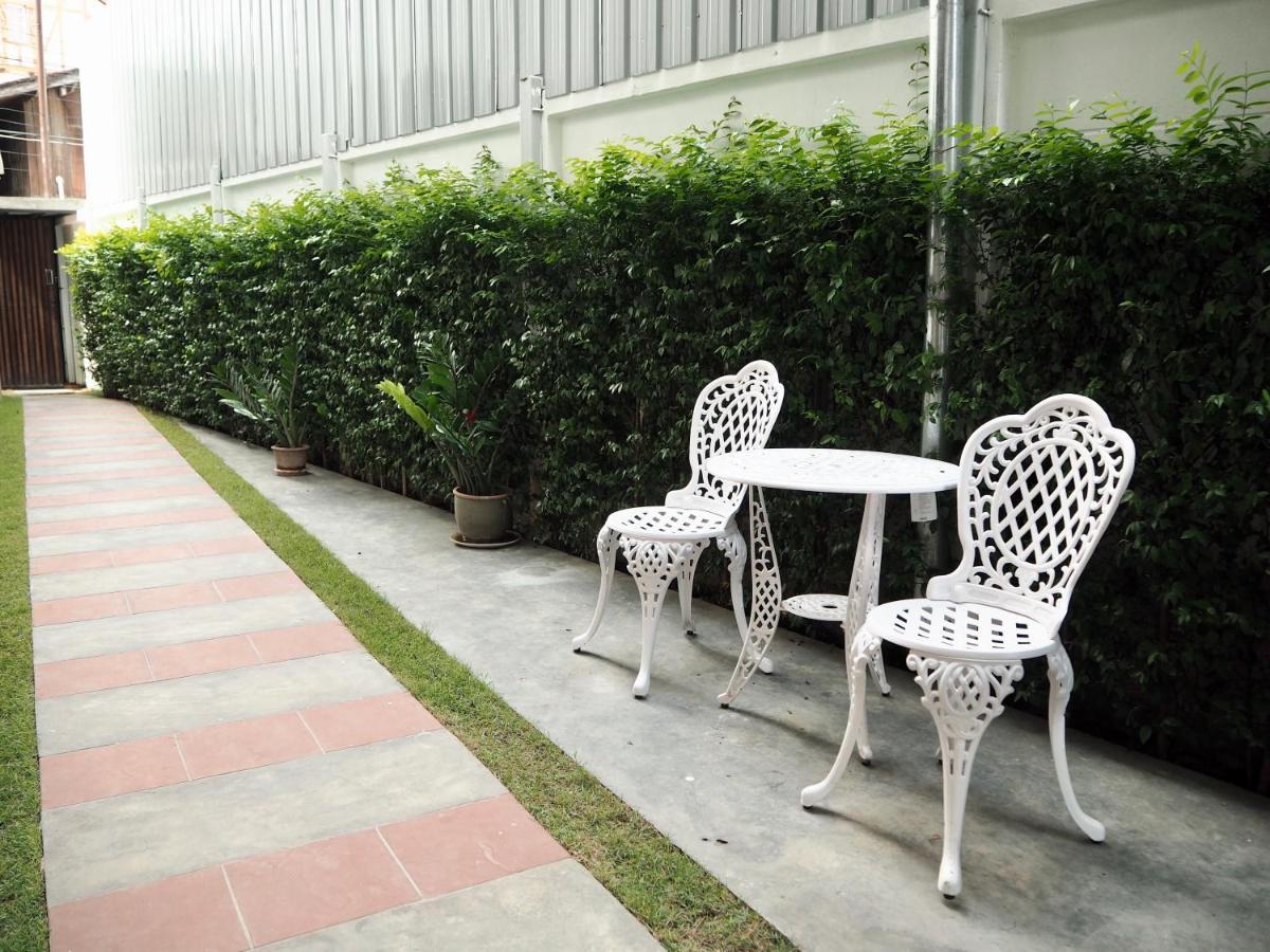 Bua House Poshtel Hotel Chiang Mai Bagian luar foto