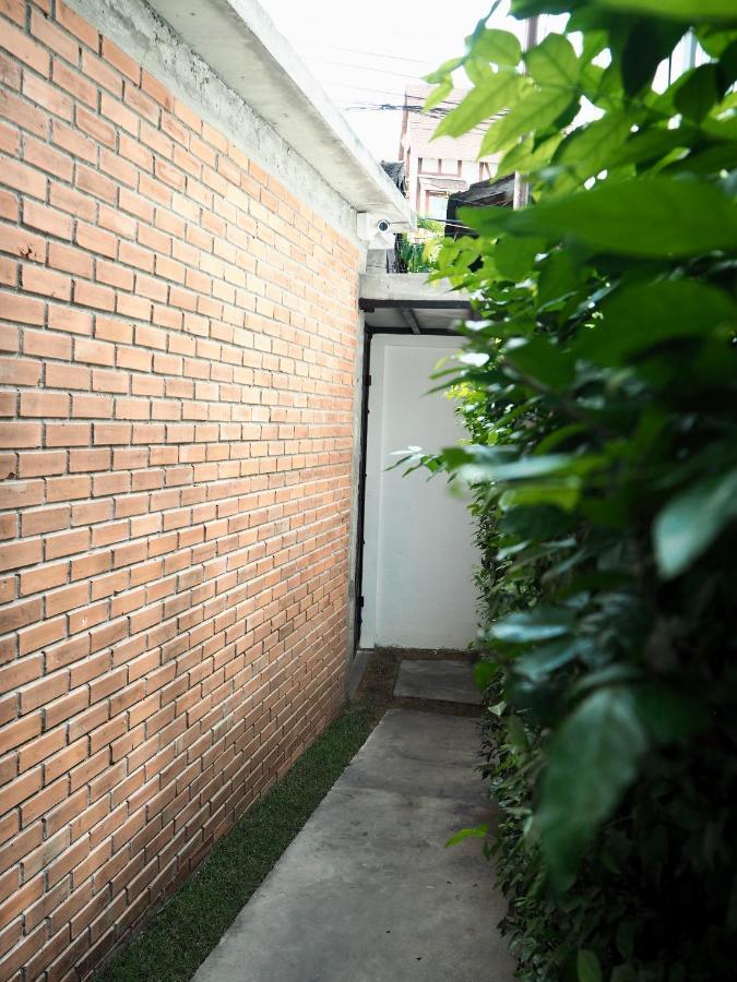 Bua House Poshtel Hotel Chiang Mai Bagian luar foto