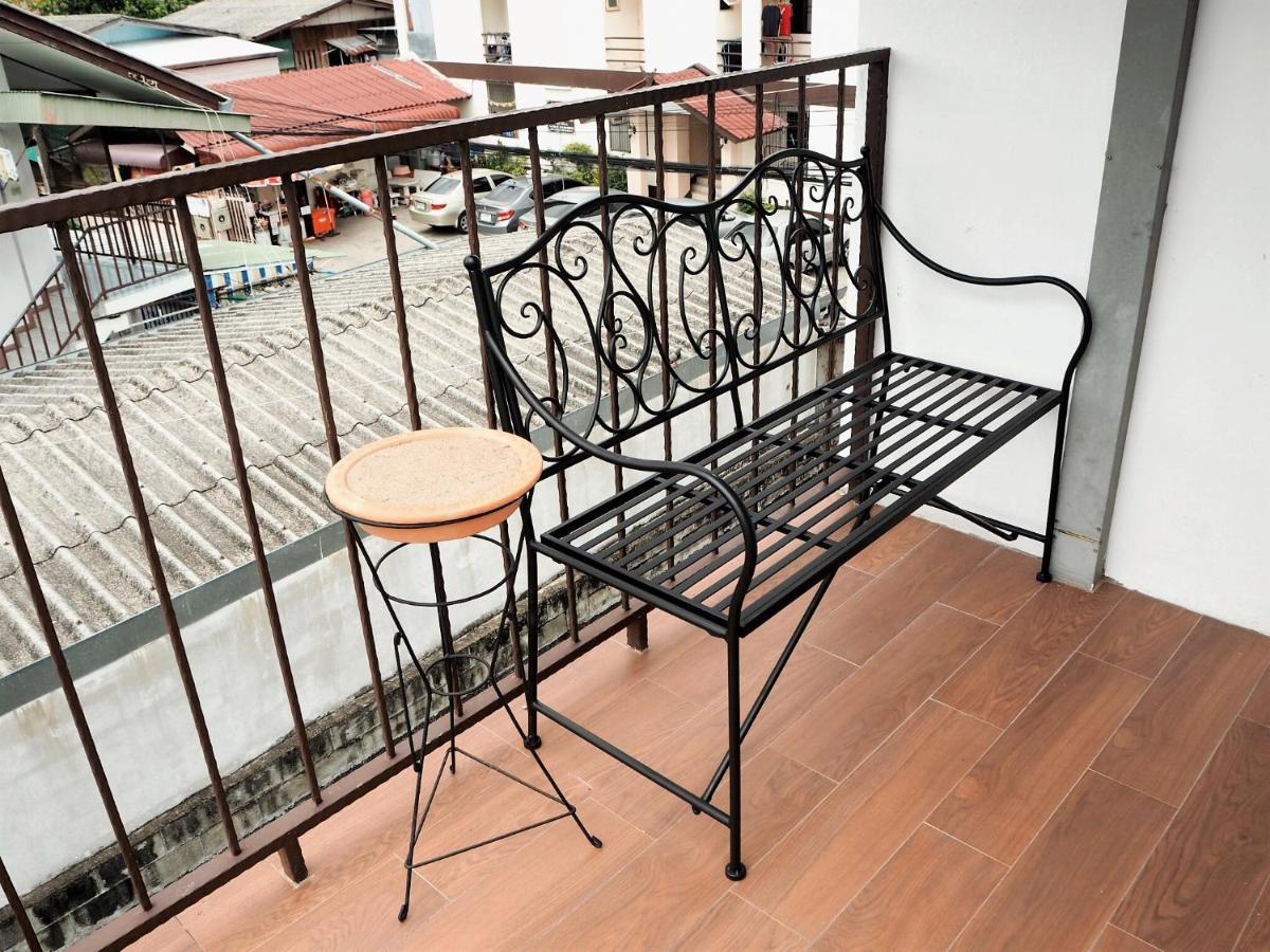 Bua House Poshtel Hotel Chiang Mai Bagian luar foto